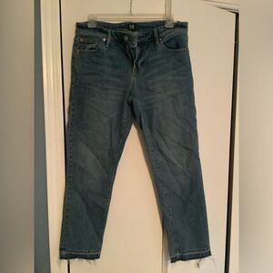 Gap jean Girlfriend raw hem size 27/4